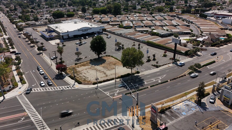 11758 Whittier Boulevard, Whittier, CA à louer Photo principale– Image 1 sur 6