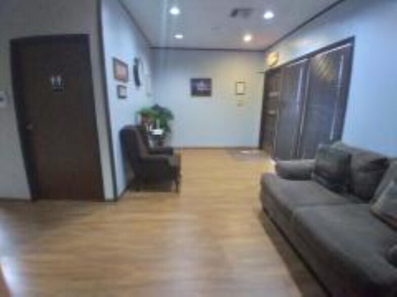 215 Dalton Dr, DeSoto, TX à louer - Photo de l’immeuble – Image 3 sur 7