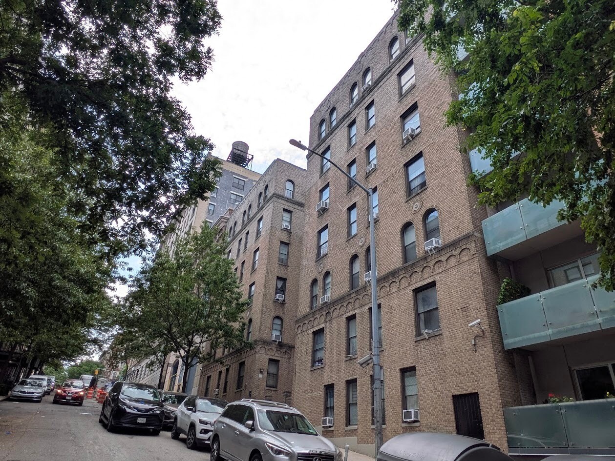 610 W 143rd St, New York, NY à vendre Photo de l’immeuble– Image 1 sur 5