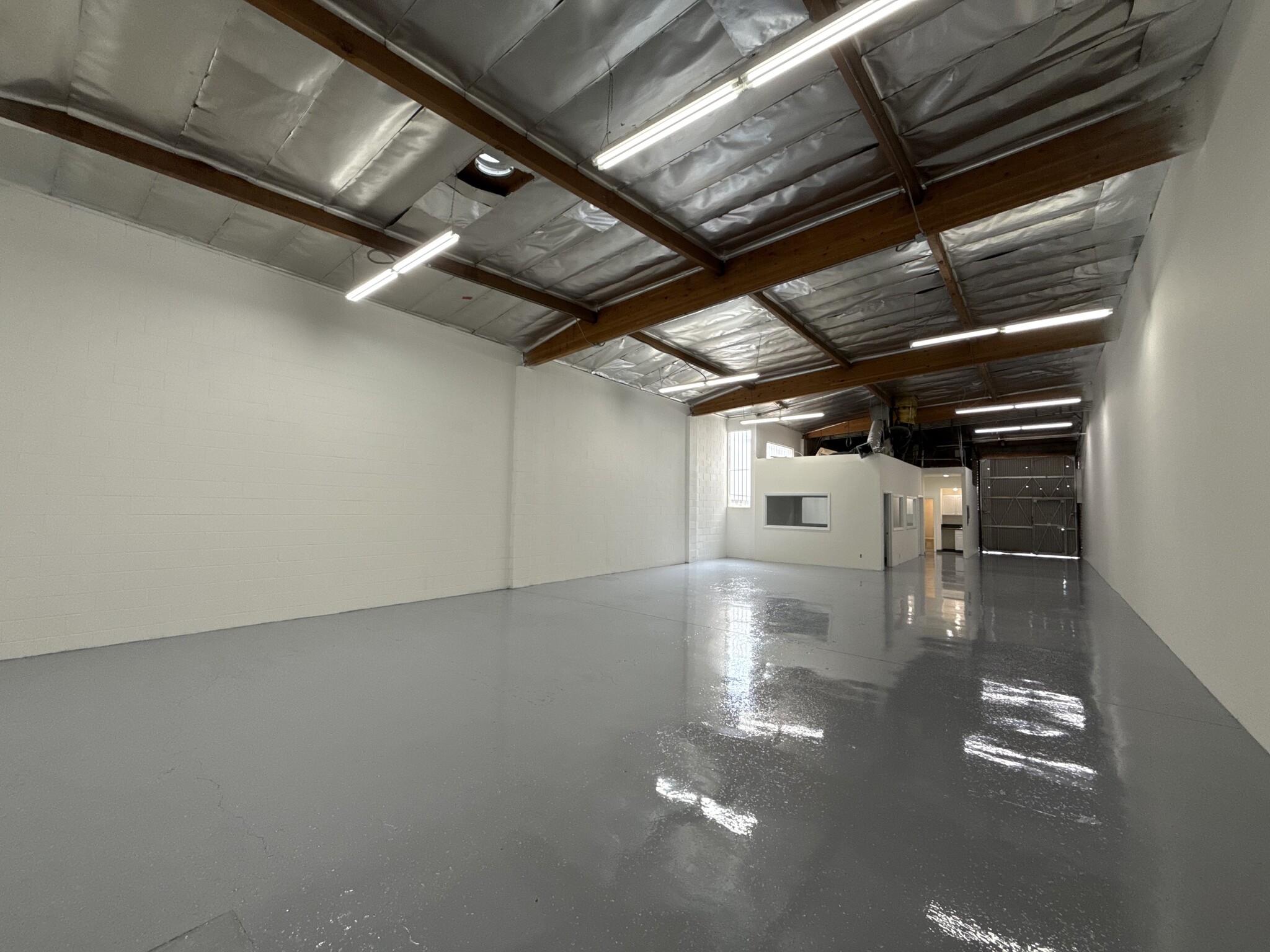 16147-16153 Leadwell St, Van Nuys, CA à louer Photo de l’immeuble– Image 1 sur 8