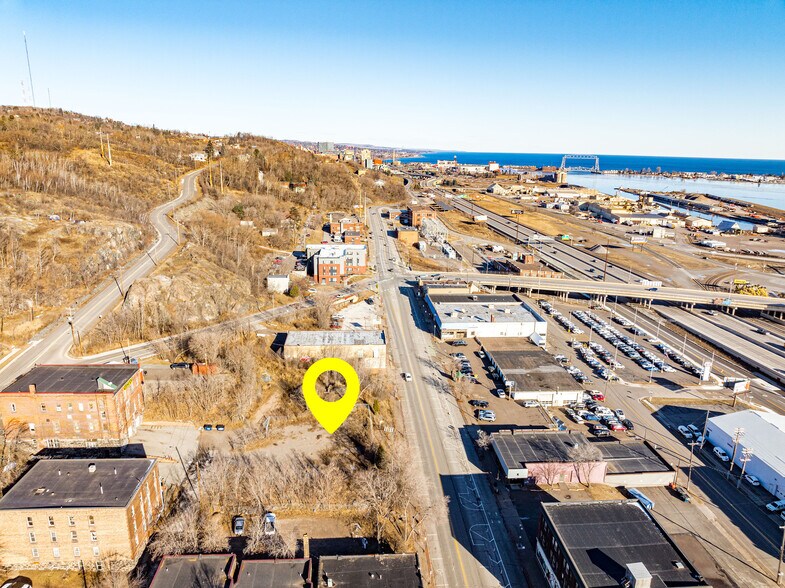 17xx W Superior St, Duluth, MN à louer - Photo de l’immeuble – Image 2 sur 3