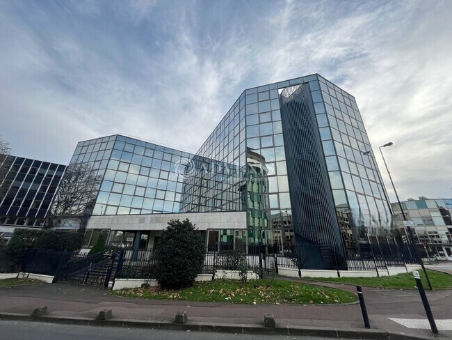 Plus de détails pour Avenue Louison Bobet, Fontenay-sous-Bois - Bureau à louer