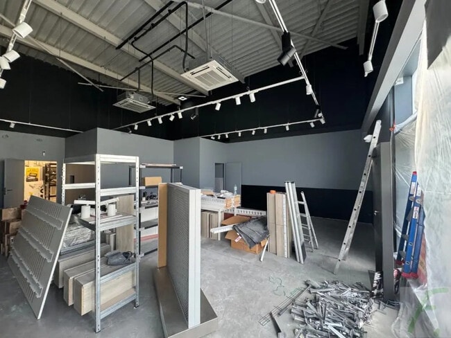 Plus de détails pour Local commercial à louer