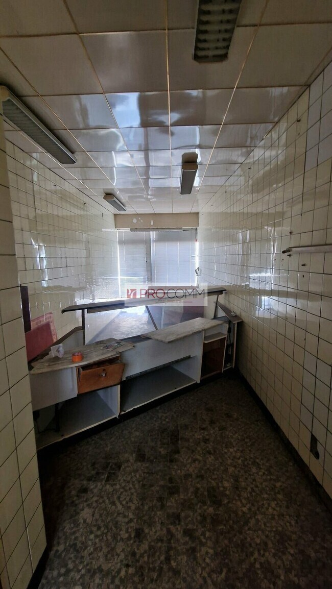 Plus de détails pour Local commercial à vendre