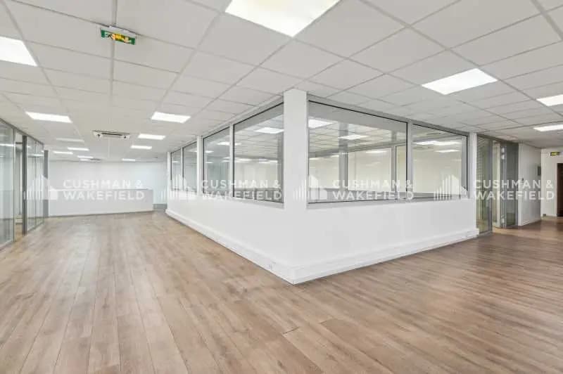 10-22 Rue D'Arras, Nanterre à louer - Photo de l’immeuble – Image 3 sur 10