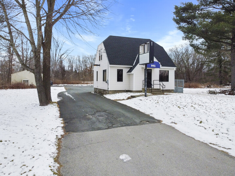4 Sicker Rd, Latham, NY à vendre - Photo de l’immeuble – Image 3 sur 39