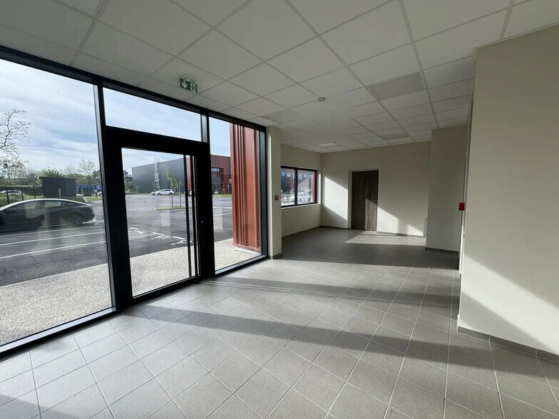 Industriel/Logistique dans SAINT-OUEN-L'AUMONE à louer - Photo de l’immeuble – Image 3 sur 20