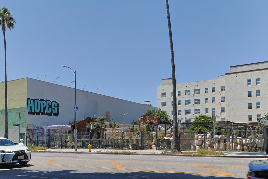 6751 W Sunset Blvd, Hollywood, CA à vendre - Photo de l’immeuble – Image 2 sur 4