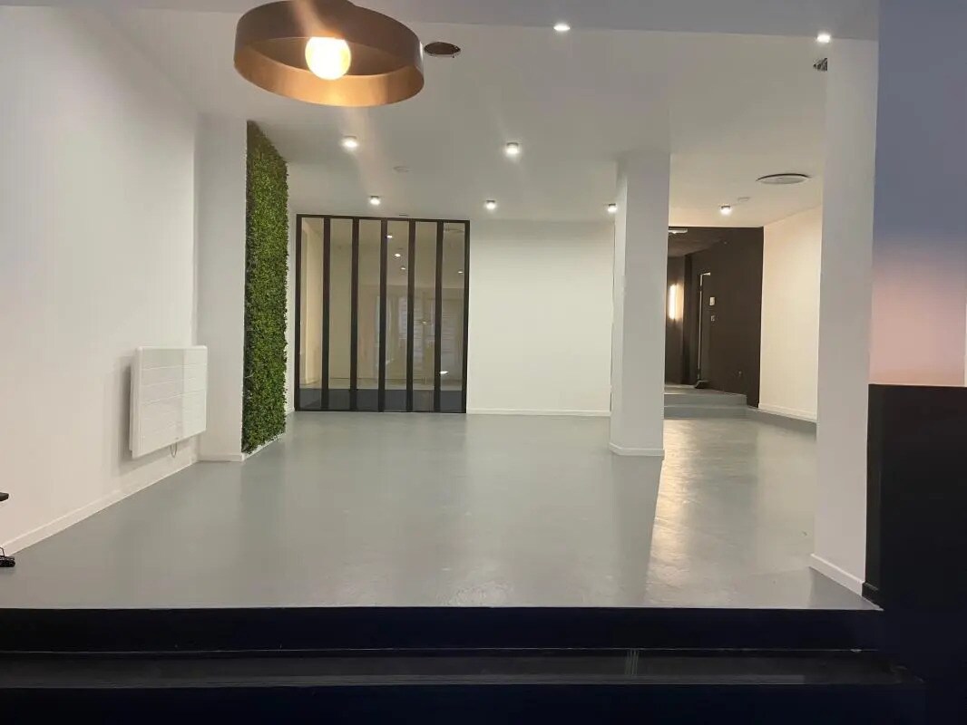 Local commercial dans Bordeaux à louer Photo intérieure– Image 1 sur 8