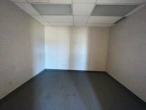 347 Midway Blvd, Elyria, OH à louer Photo de l’immeuble– Image 2 sur 8