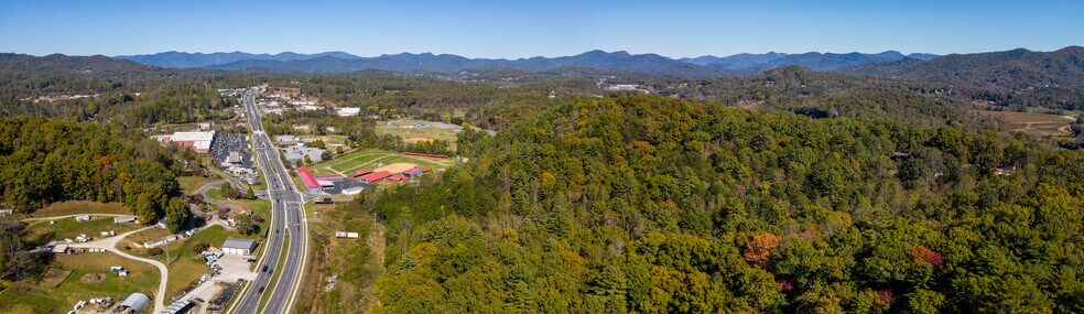 1556 US 441S, Franklin, NC à vendre - Photo principale – Image 1 sur 40