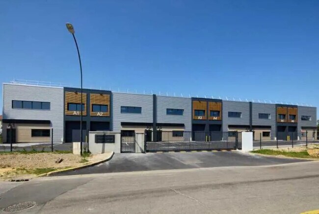 Plus de détails pour 46 Avenue Des Gardes Messiers, Villemoisson-sur-Orge - Bureau, Local d'activités à louer