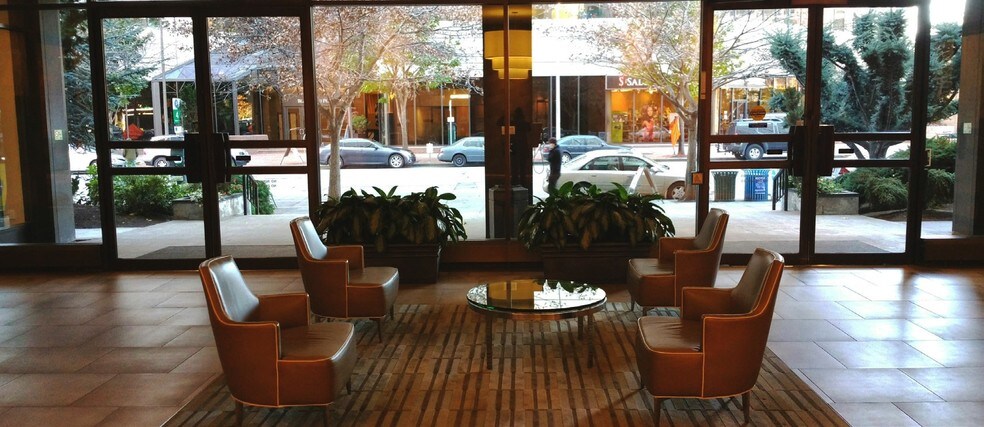 2200 6th Ave, Seattle, WA à louer - Hall d’entrée – Image 2 sur 45
