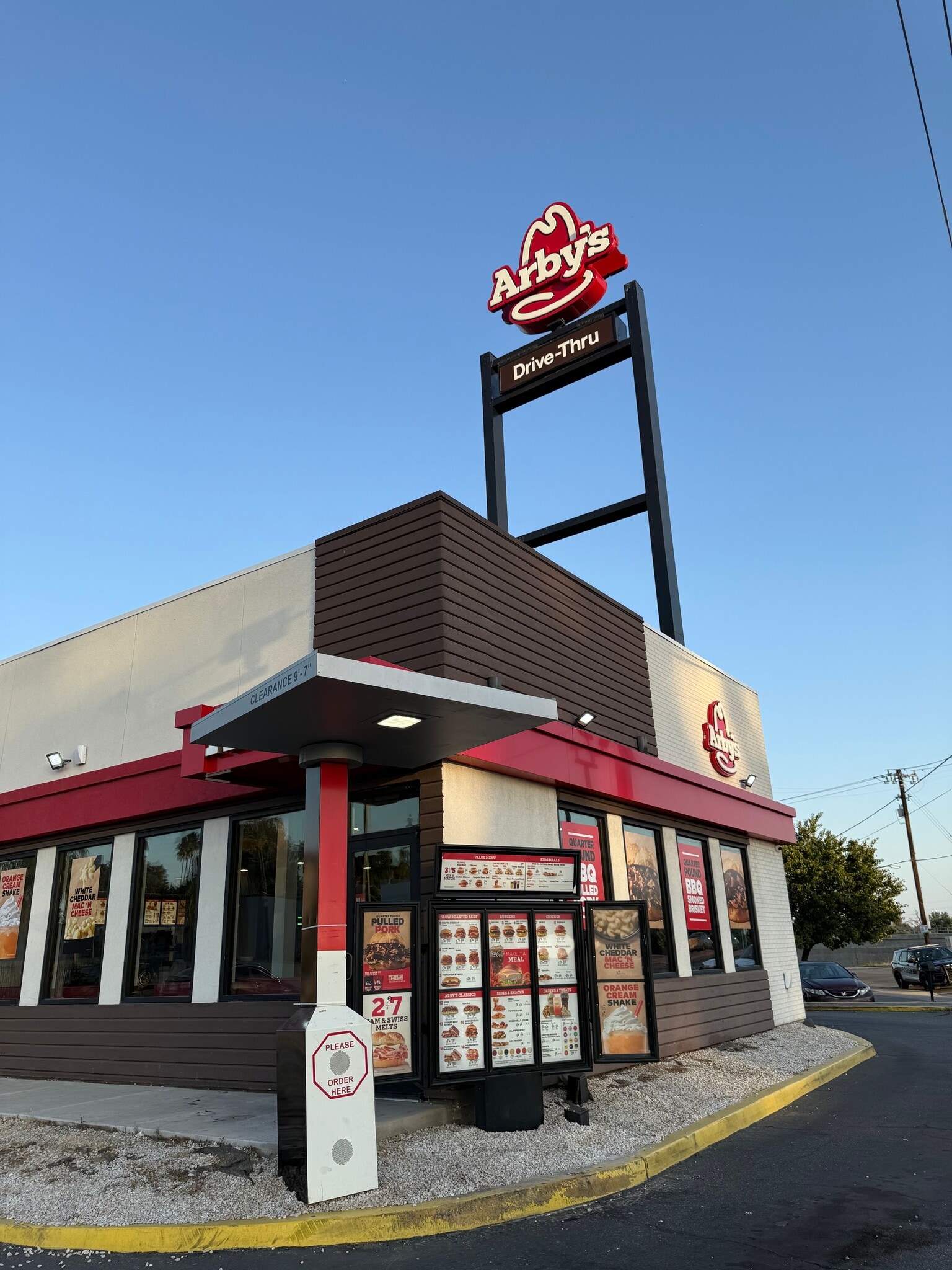 2610 Buck Owens Blvd, Bakersfield, CA à louer Photo de l’immeuble– Image 1 sur 5