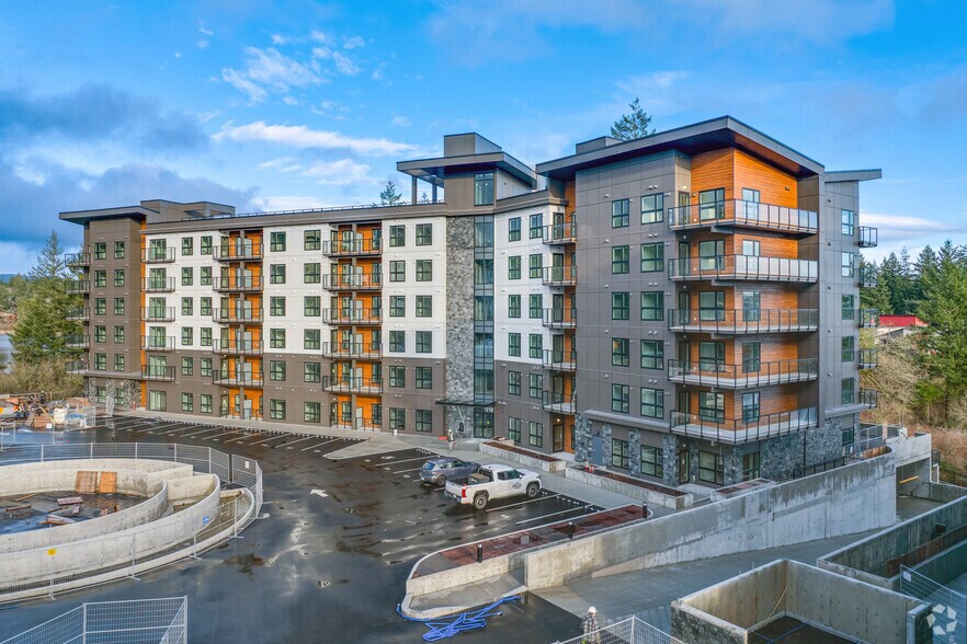 1110-1112 Mccallum Rd, Langford, BC à louer - Photo principale – Image 1 sur 2