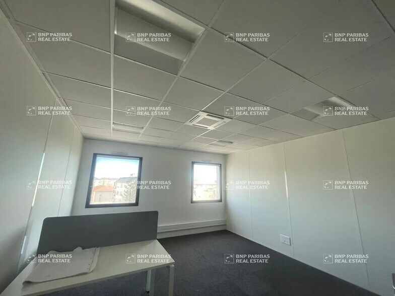 Bureau dans Orléans à vendre - Photo de l’immeuble – Image 3 sur 8