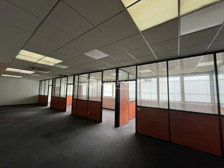 Bureau dans Neuilly-sur-Marne à louer - Photo intérieure – Image 3 sur 4
