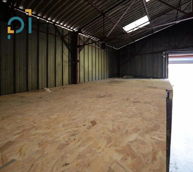 Industriel/Logistique dans Saint-Cannat à louer - Photo de l’immeuble – Image 3 sur 5