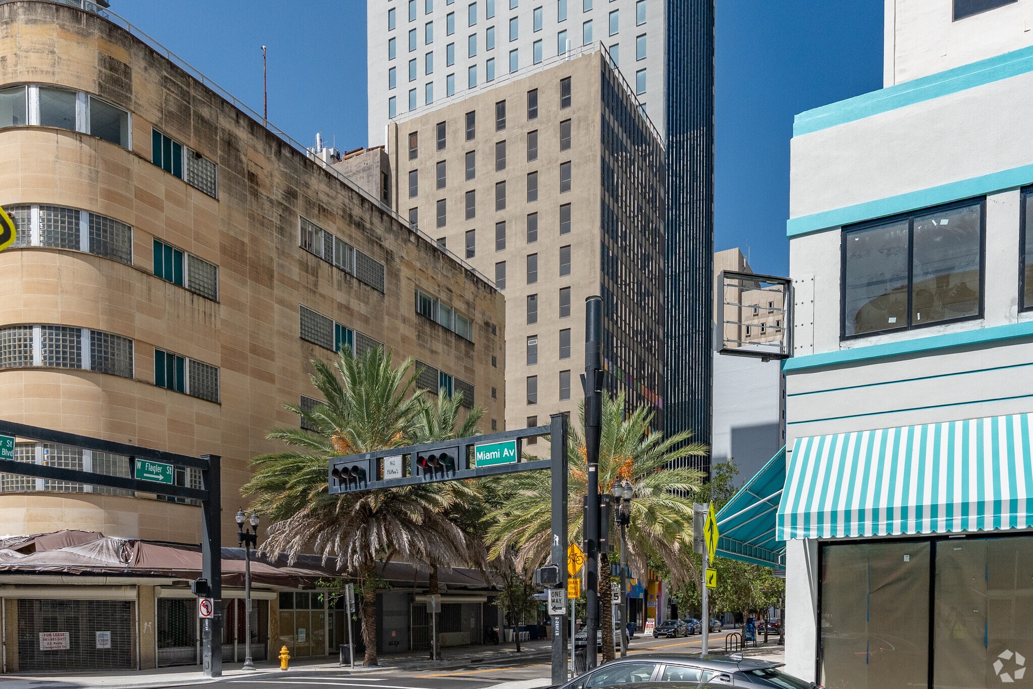 24-28 W Flagler St, Miami, FL à louer Photo principale– Image 1 sur 9