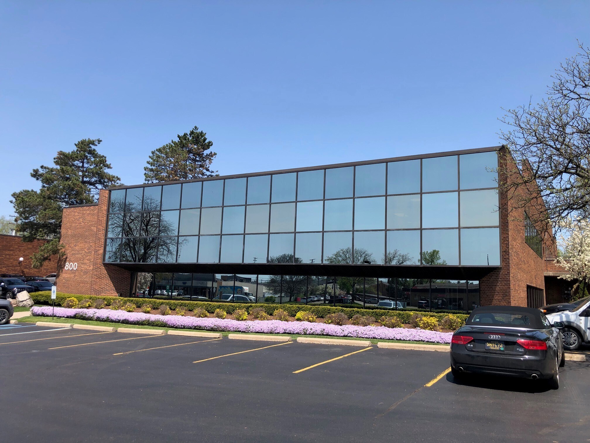 800 W Long Lake Rd, Bloomfield Hills, MI à louer Photo de l’immeuble– Image 1 sur 5