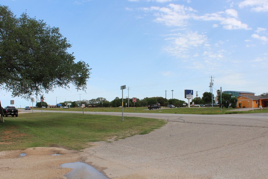 531 10th St, Floresville, TX à vendre - Autre – Image 2 sur 6