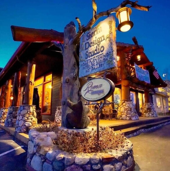 550 Old Mammoth Rd, Mammoth Lakes, CA à louer - Photo de l’immeuble – Image 2 sur 9