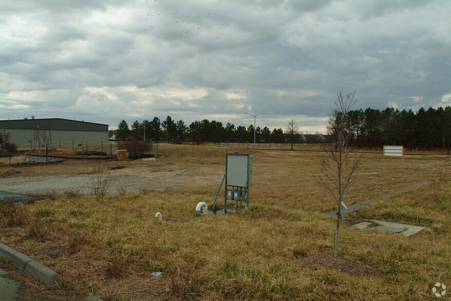 2445 Castleton Commerce Way, Virginia Beach, VA à louer - Photo de l’immeuble – Image 3 sur 7