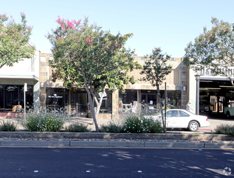 705-707 I St, Modesto, CA à vendre - Photo de l’immeuble – Image 2 sur 2