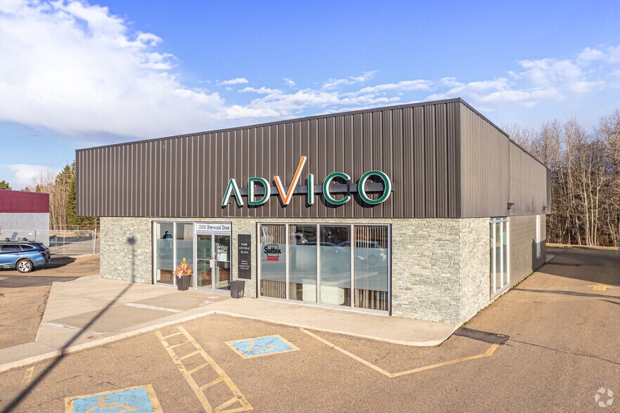 2004 Sherwood Dr, Sherwood Park, AB à vendre - Photo de l’immeuble – Image 1 sur 6
