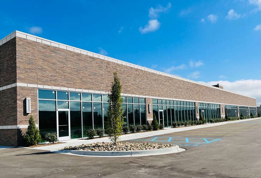 51330-51342 Schoenherr Rd, Shelby Township, MI à louer - Photo principale – Image 1 sur 3