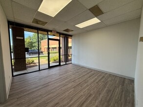 4896 N Royal Atlanta Dr, Tucker, GA à louer Photo intérieure– Image 2 sur 9