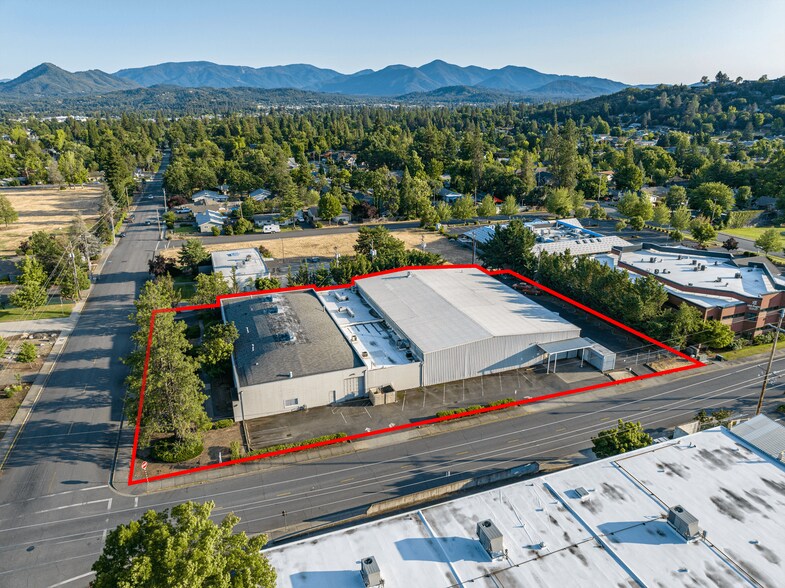 1600 NW Washington Blvd, Grants Pass, OR à louer - Photo de l’immeuble – Image 2 sur 36