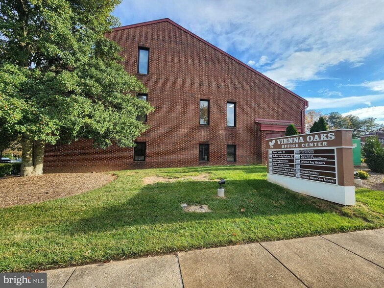 2555-2575 Chain Bridge Rd, Vienna, VA à louer - Photo de l’immeuble – Image 2 sur 19