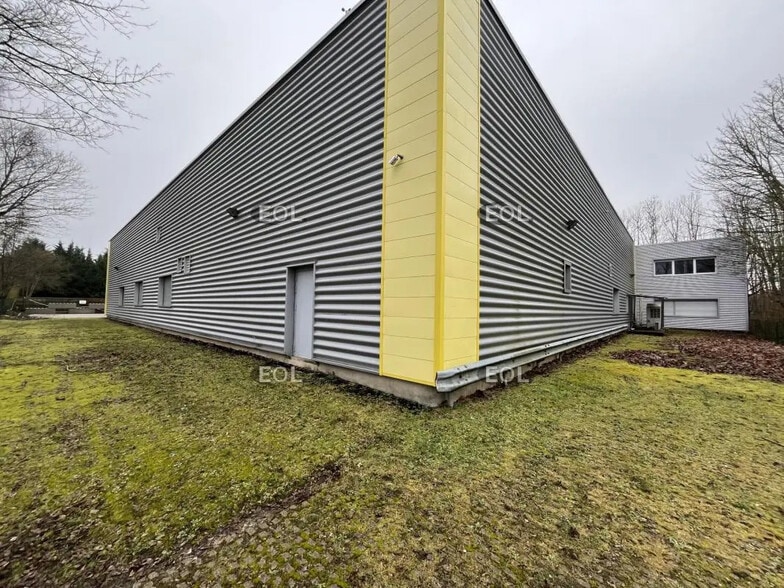Local d’activités dans Trappes à louer - Photo de l’immeuble – Image 3 sur 3