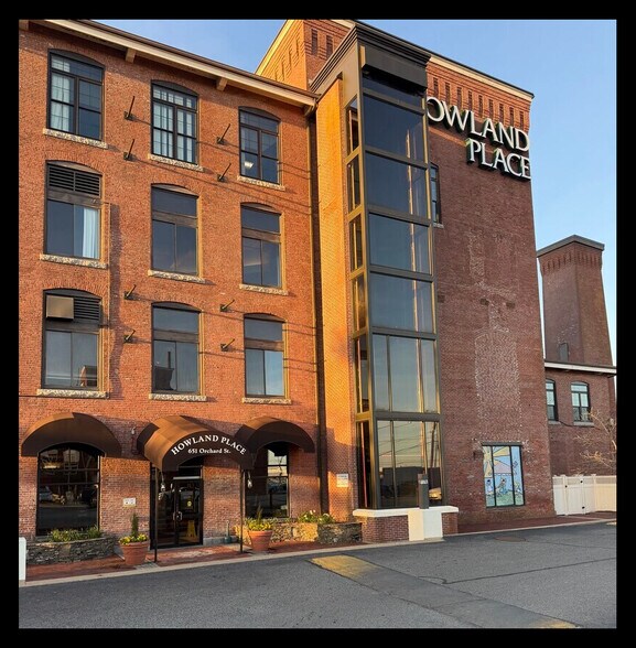 651 Orchard St, New Bedford, MA à louer - Photo de l’immeuble – Image 2 sur 15