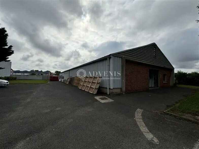 Local d'activités dans Savigny-le-Temple à vendre - Photo de l’immeuble – Image 2 sur 9