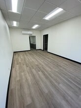 14940-14954 Calvert St, Van Nuys, CA à louer Photo intérieure– Image 1 sur 4
