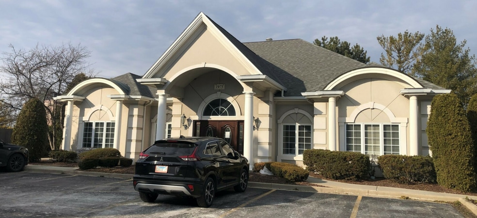 1975 W Downer Pl, Aurora, IL à louer - Photo principale – Image 1 sur 1