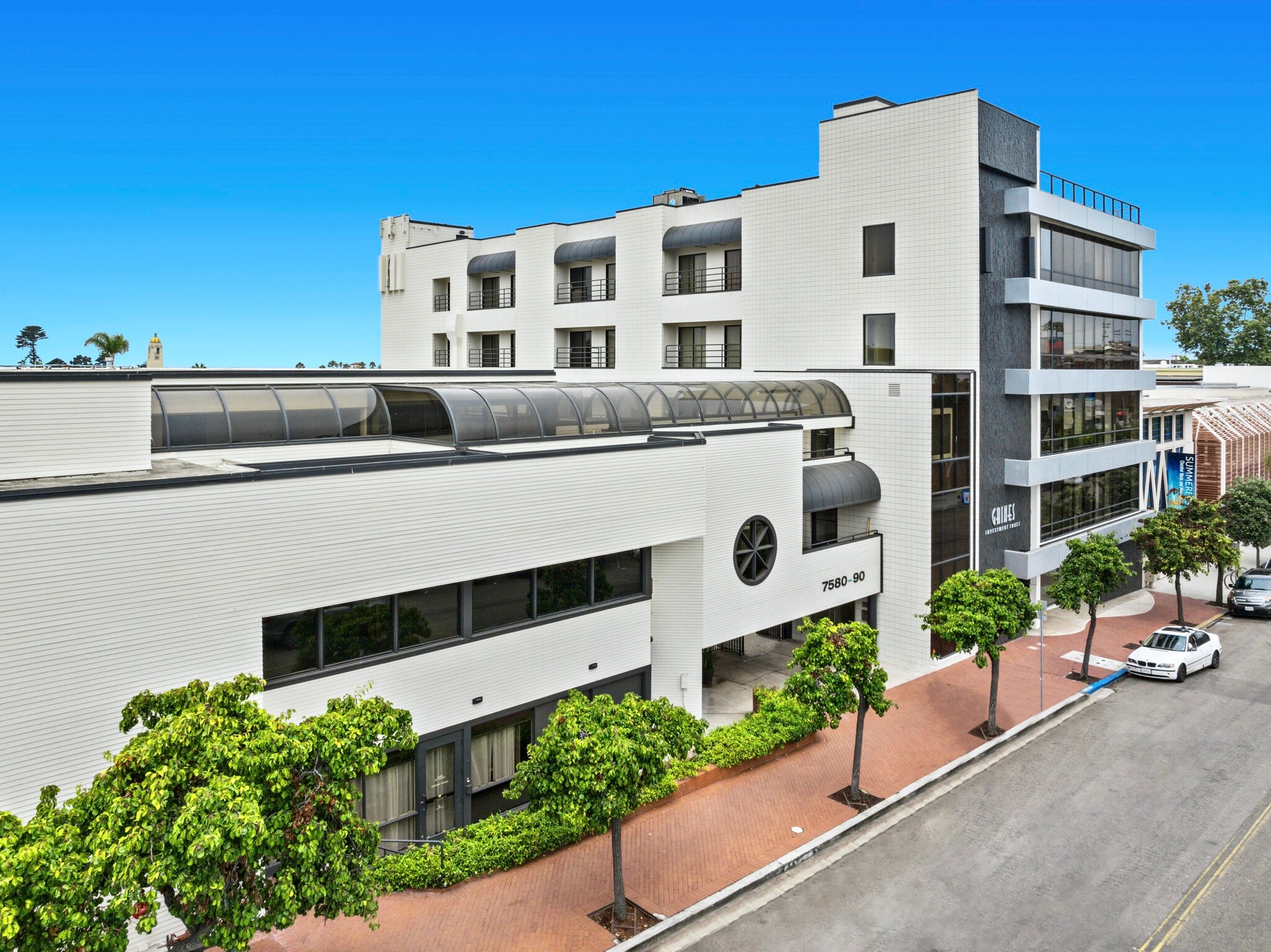 7590 Fay Ave, La Jolla, CA à louer Photo principale– Image 1 sur 11