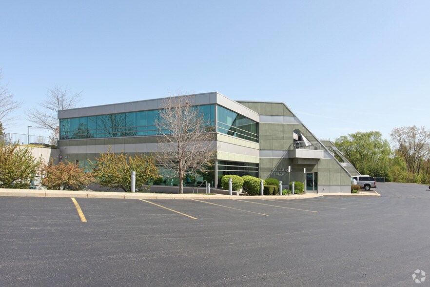 550 3 Mile Rd NW, Grand Rapids, MI à louer - Photo de l’immeuble – Image 2 sur 14