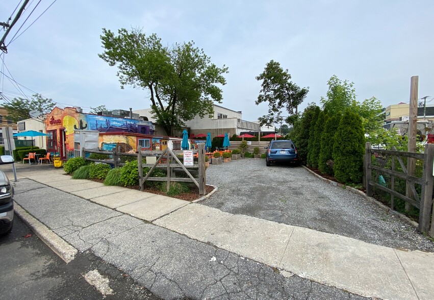 406 Center Ave, Mamaroneck, NY à vendre - Photo de l’immeuble – Image 2 sur 3