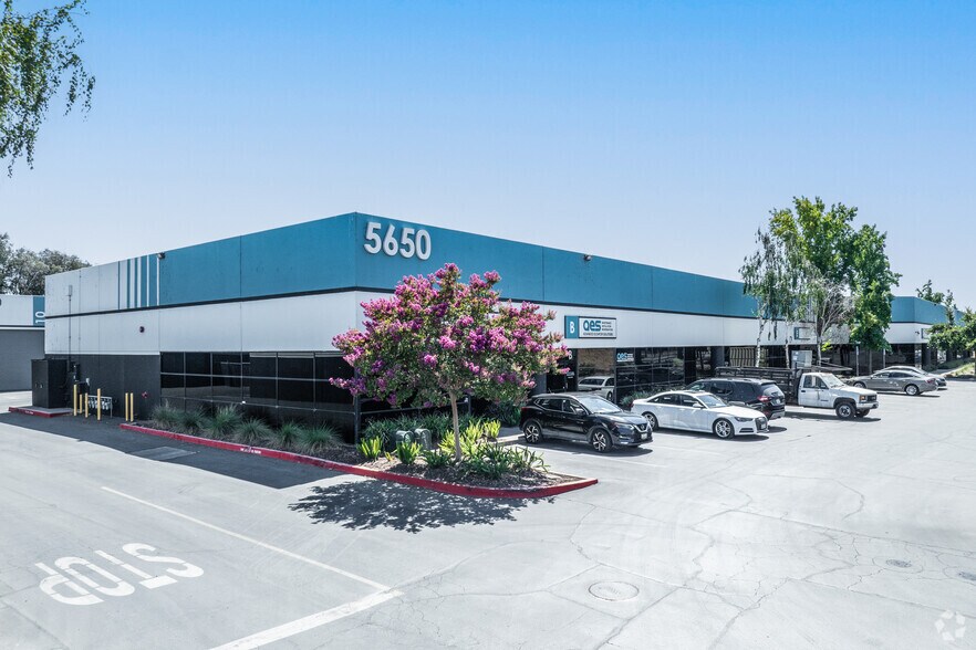 5650 Imhoff Dr, Concord, CA à louer - Photo de l’immeuble – Image 2 sur 4
