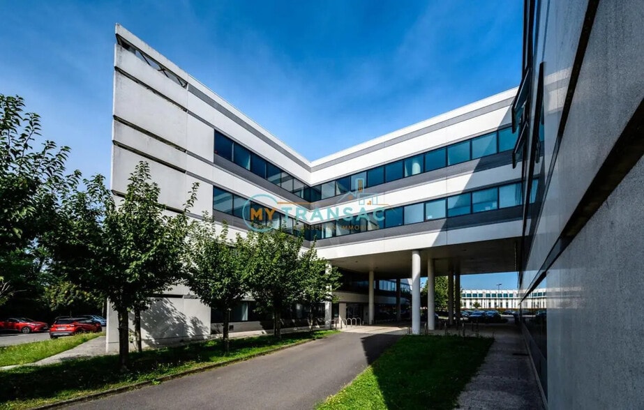 Bureau dans Évry-Courcouronnes à louer - Photo de l’immeuble – Image 2 sur 6