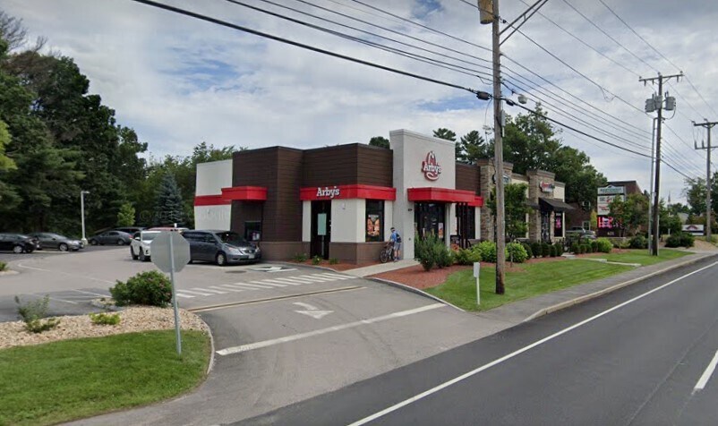 621 Amherst St, Nashua, NH à vendre - Photo de l’immeuble – Image 2 sur 8