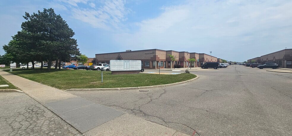 2053 N Williams Pky, Brampton, ON à vendre - Photo de l’immeuble – Image 2 sur 2