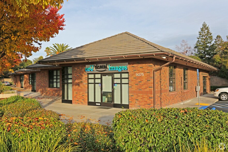 9275 E Stockton Blvd, Elk Grove, CA à louer - Photo principale – Image 2 sur 7