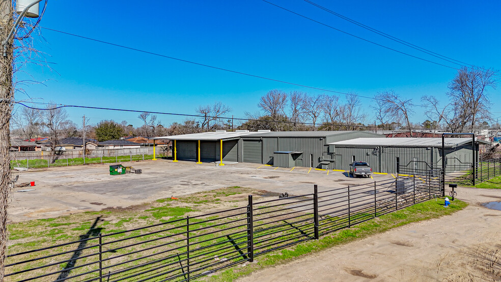 3741 Trailmobile Dr, Houston, TX à vendre - Photo de l’immeuble – Image 2 sur 7