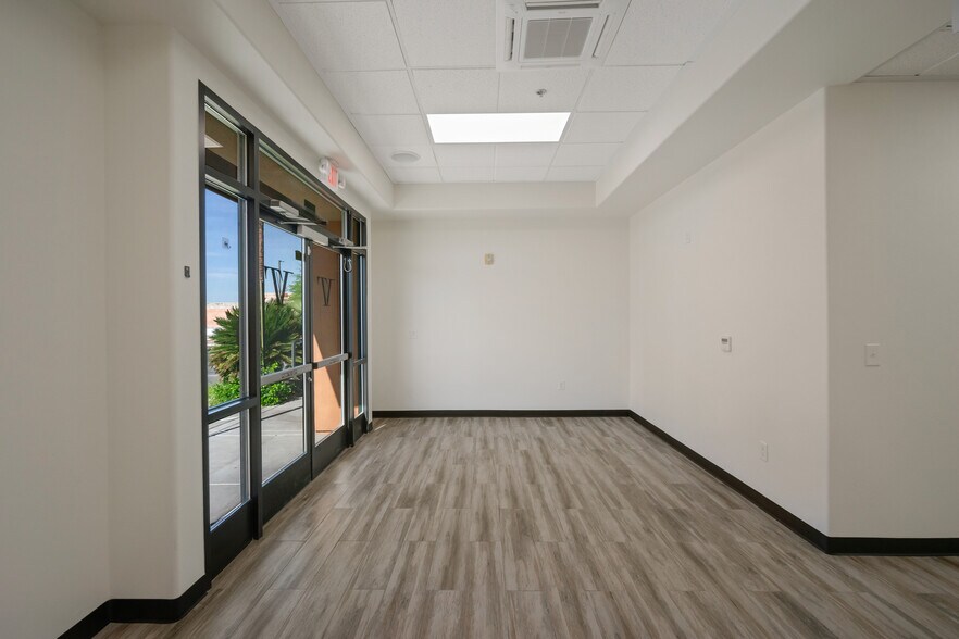 1510 W Horizon Ridge Pky, Henderson, NV à vendre - Photo de l’immeuble – Image 3 sur 22