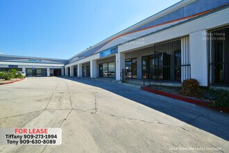 15902-15946 Halliburton Rd, Hacienda Heights, CA à louer Photo intérieure– Image 1 sur 2