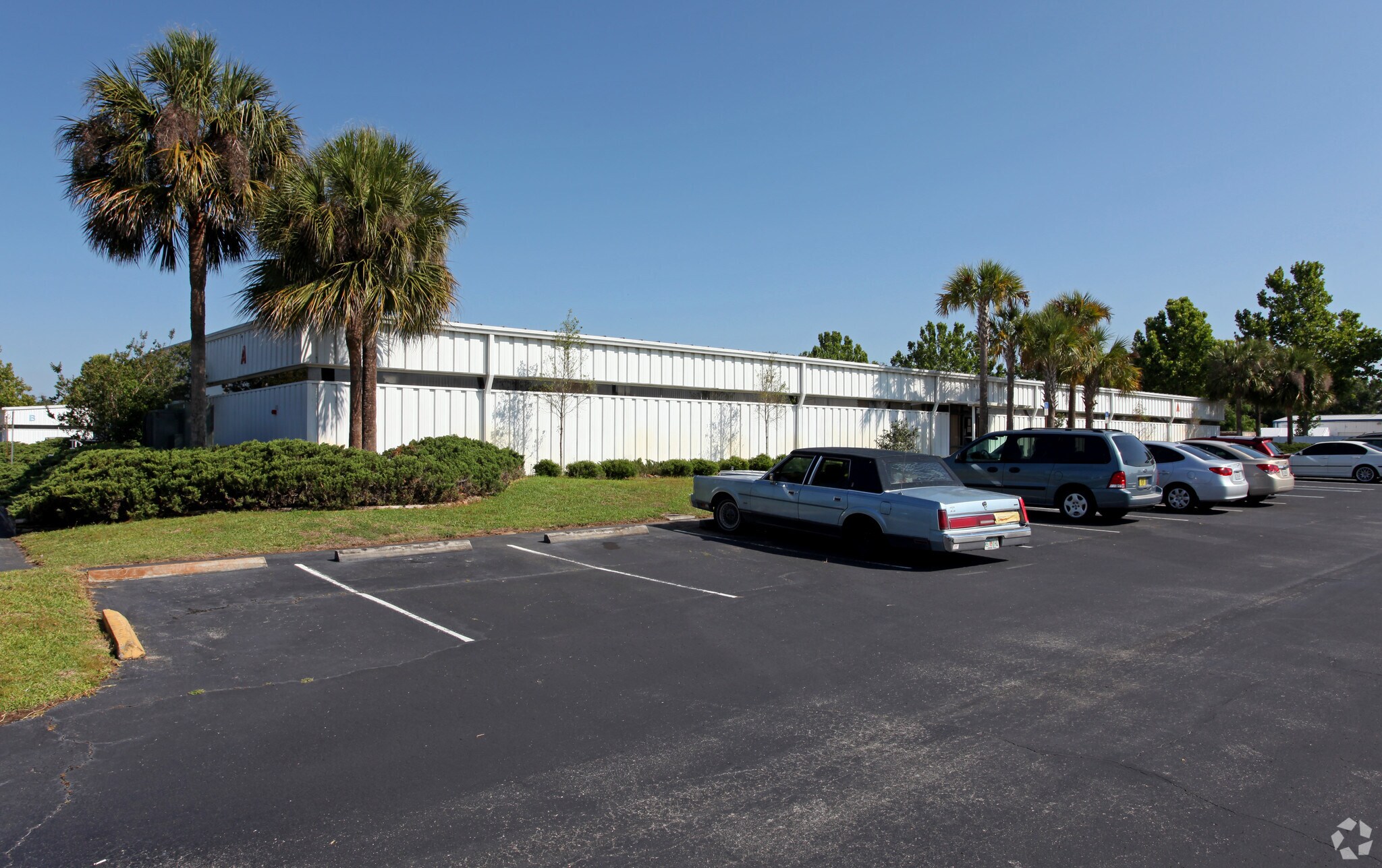 1300 S Duncan Dr, Tavares, FL à vendre Photo principale– Image 1 sur 4